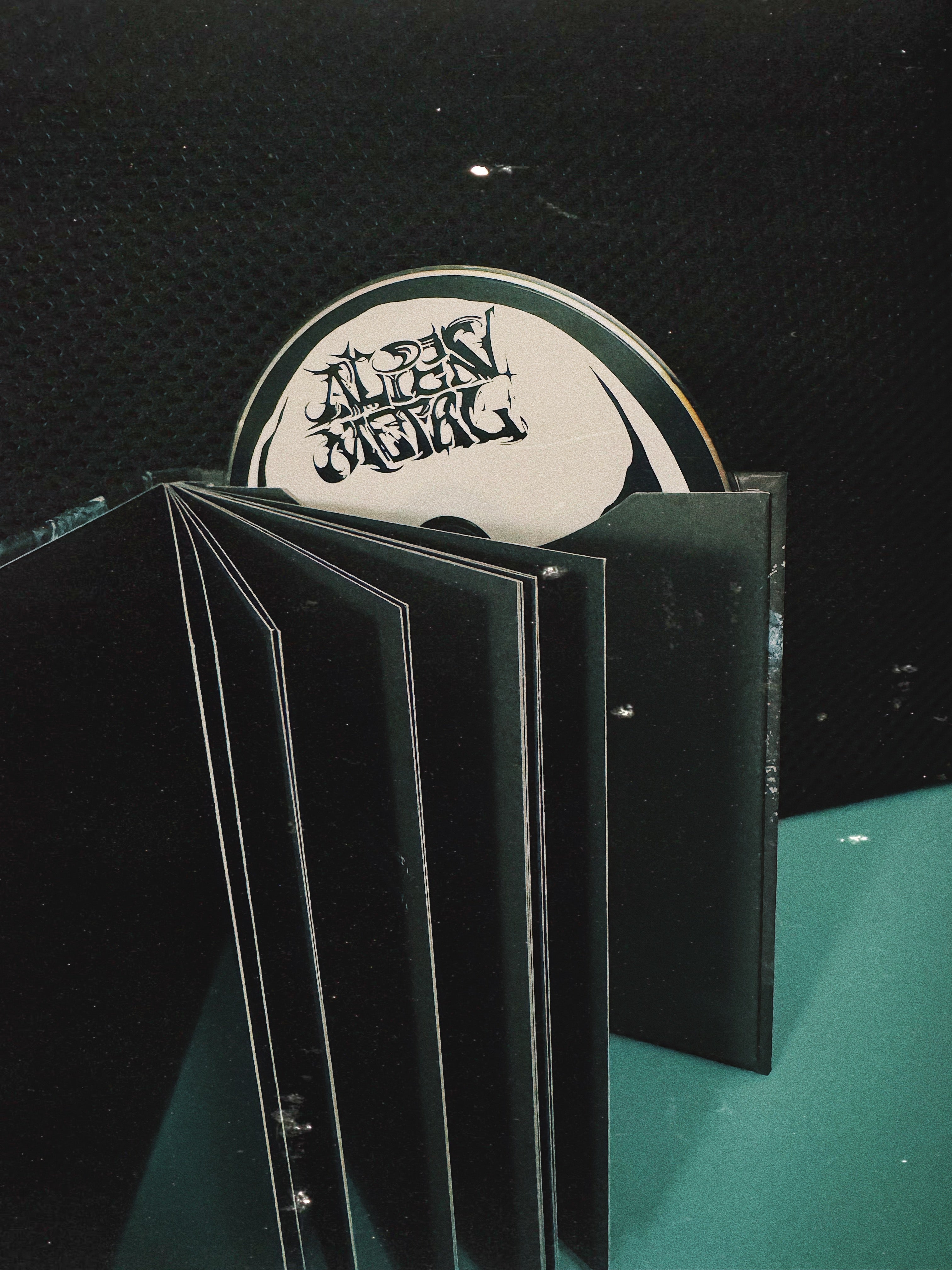 Alien Metal CD - Deluxe Edition In Use 1